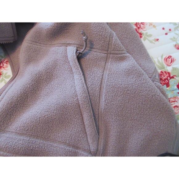 LL Bean Fleece Vest Womens Medium Tan Full Zip Sleeveless Outdoors - Picture 5 of 8